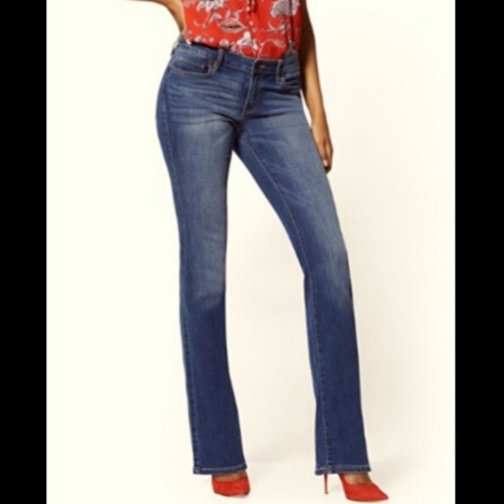 New York & Company Boot cut jeans. Size 6